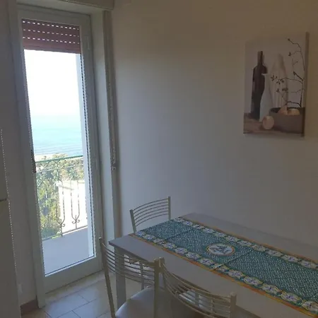 Treis Akra Alto By Holiday Word Apartment *